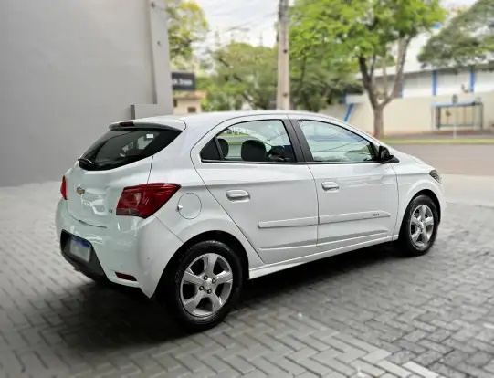CHEVROLET-ONIX-2018