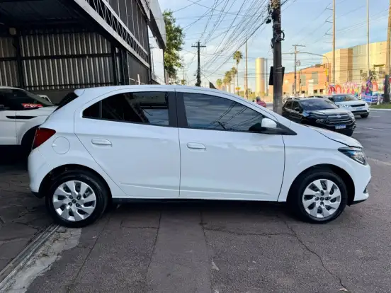 CHEVROLET-ONIX-2015