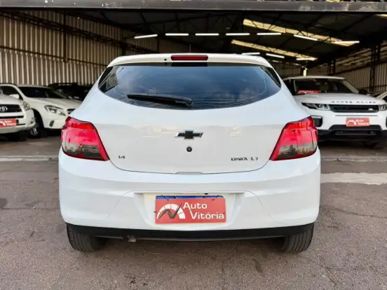 CHEVROLET-ONIX-2015