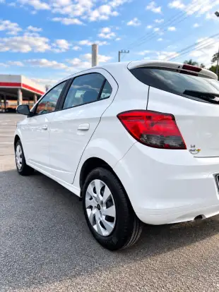 CHEVROLET-ONIX-2016