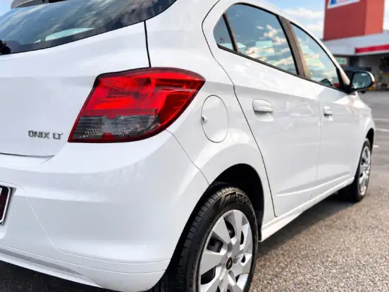 CHEVROLET-ONIX-1.4 MPFI LT 8V FLEX 4P MANUAL CHEVROLET-ONIX-2016