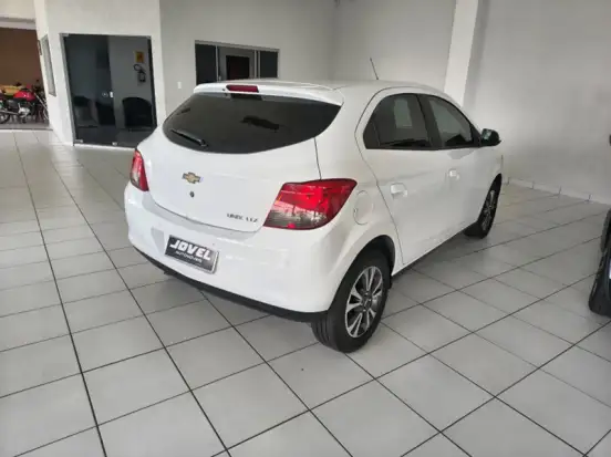 CHEVROLET-ONIX-2015