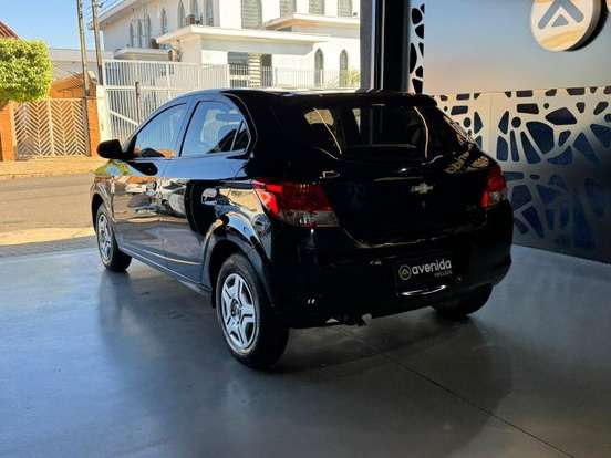 CHEVROLET-ONIX-2015