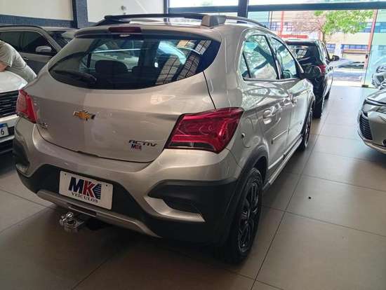 CHEVROLET-ONIX-2018