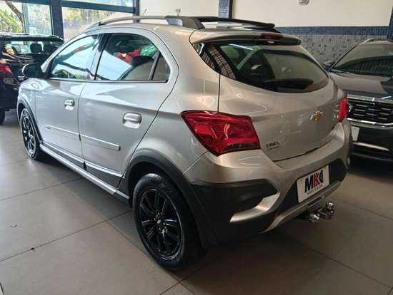 CHEVROLET-ONIX-2018