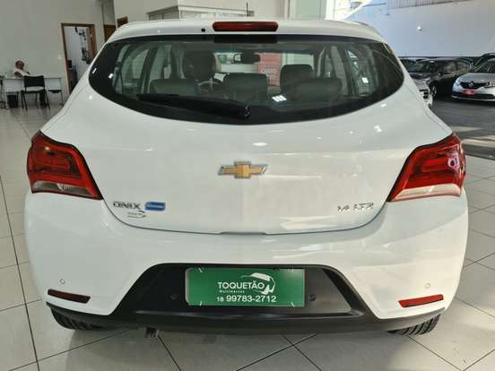 CHEVROLET-ONIX-2018