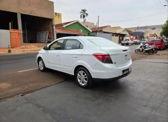 CHEVROLET-PRISMA-2013