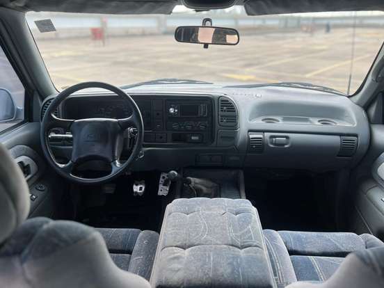 CHEVROLET-SILVERADO-2001