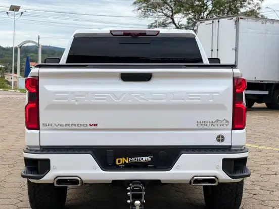 CHEVROLET-SILVERADO-5.3 V8 GASOLINA 1500 HIGH COUNTRY 4X4 AUTOMÁTICO CHEVROLET-SILVERADO-2024