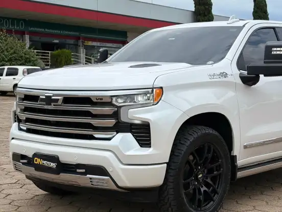 CHEVROLET-SILVERADO-5.3 V8 GASOLINA 1500 HIGH COUNTRY 4X4 AUTOMÁTICO CHEVROLET-SILVERADO-2024