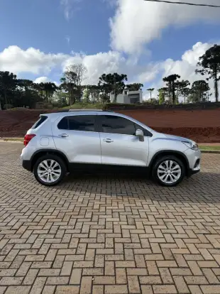 CHEVROLET-TRACKER-2017