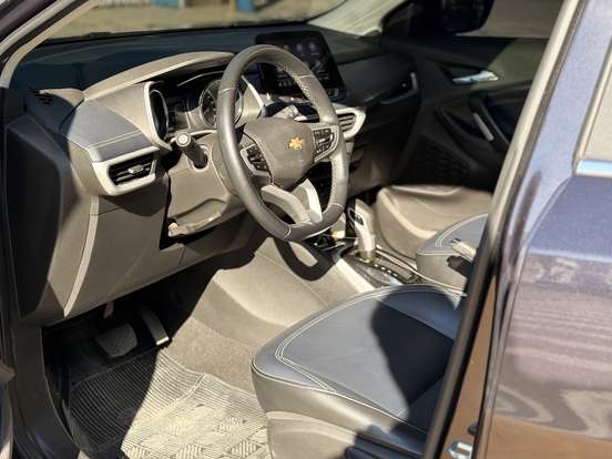 CHEVROLET-TRACKER-2023