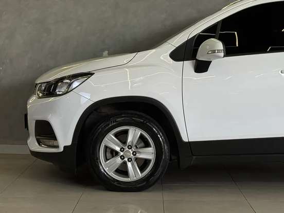 CHEVROLET-TRACKER-2019