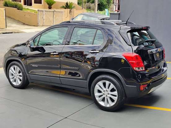 CHEVROLET-TRACKER-2017