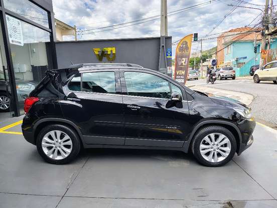 CHEVROLET-TRACKER-2017