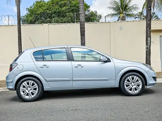 CHEVROLET-VECTRA-2.0 MPFI GT HATCH 8V FLEX 4P MANUAL CHEVROLET-VECTRA-2009
