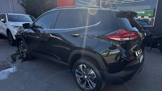 CHEVROLET-TRACKER-2023