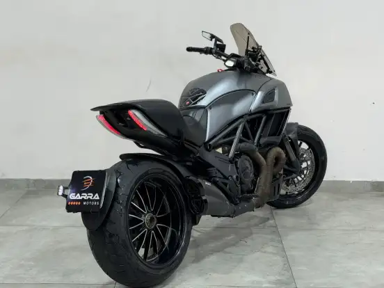 DUCATI-DIAVEL DARK-2015