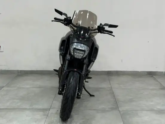 DUCATI-DIAVEL DARK-2015