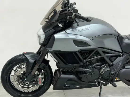 DUCATI-DIAVEL DARK-2015