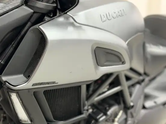 DUCATI-DIAVEL DARK DUCATI-DIAVEL DARK-2015