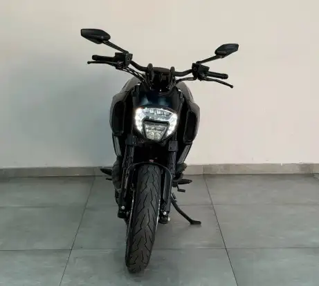 DUCATI-DIAVEL DARK-2015
