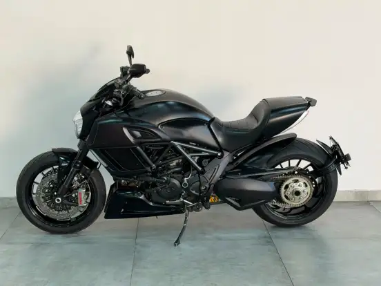 DUCATI-DIAVEL DARK-2015