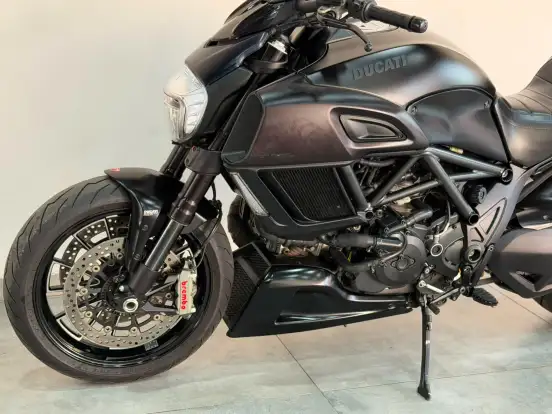 DUCATI-DIAVEL DARK-2015