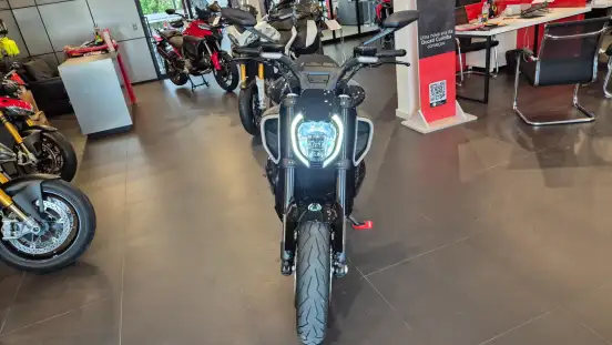 DUCATI-DIAVEL V4-2025