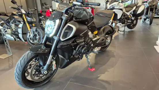 DUCATI-DIAVEL V4-2025