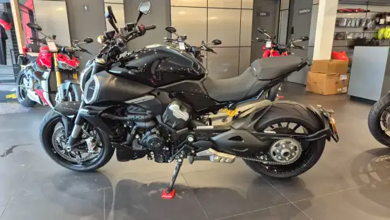 DUCATI-DIAVEL V4-2025