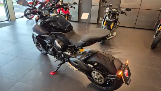 DUCATI-DIAVEL V4-2025