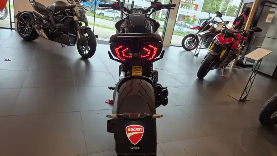 DUCATI-DIAVEL V4-2025