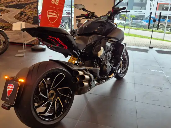 DUCATI-DIAVEL V4 DUCATI-DIAVEL V4-2025
