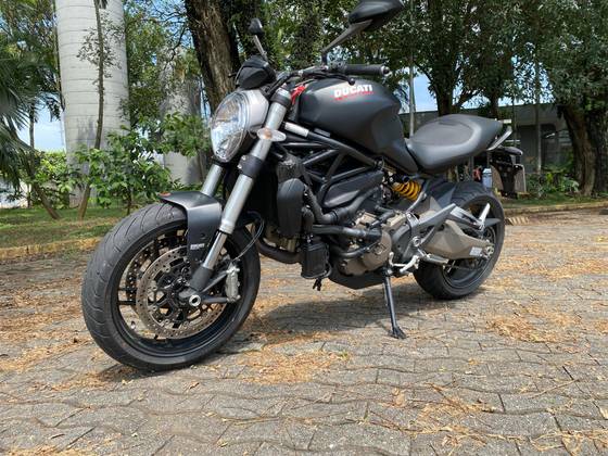 DUCATI MONSTER 821 DARK 