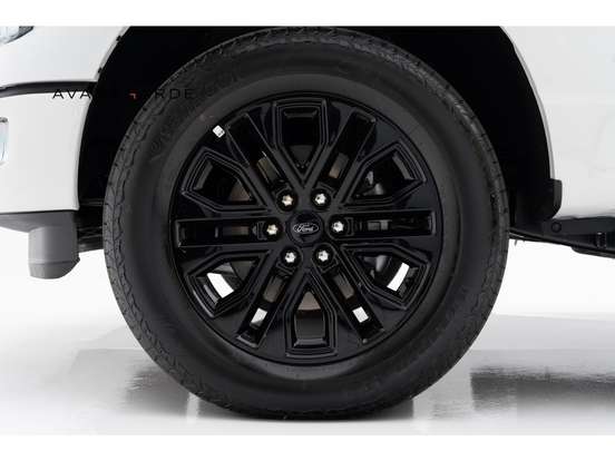 FORD-F-150-5.0 V8 GASOLINA CD LARIAT BLACK FX4 AUTOMÁTICO FORD-F-150-2024