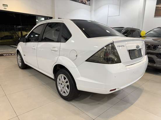FORD-FIESTA-2012