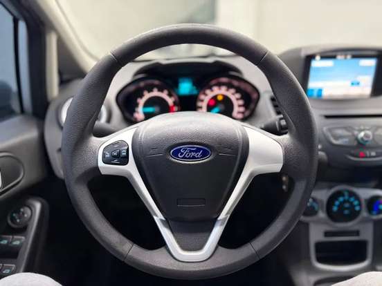 FORD-FIESTA-1.6 TI-VCT FLEX SE PLUS POWERSHIFT FORD-FIESTA-2018