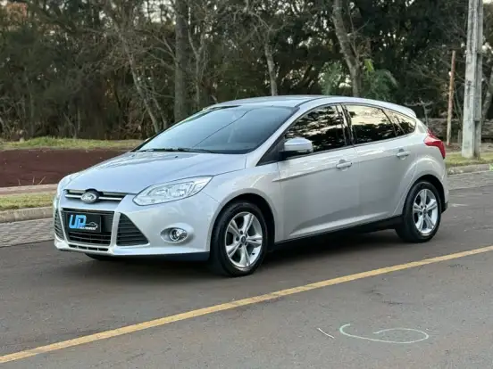 FORD-FOCUS-1.6 SE 16V FLEX 4P POWERSHIFT FORD-FOCUS-2014