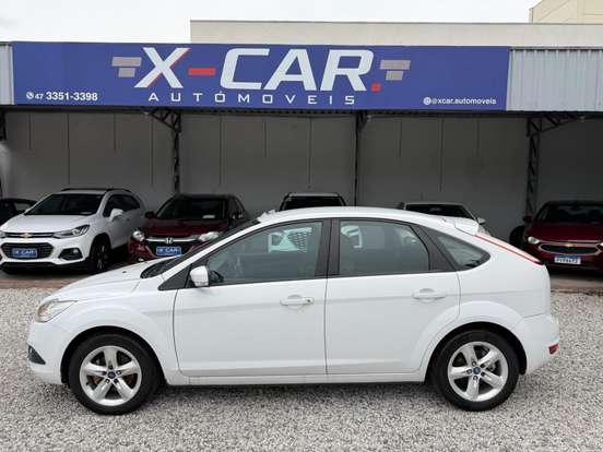 FORD-FOCUS-2012
