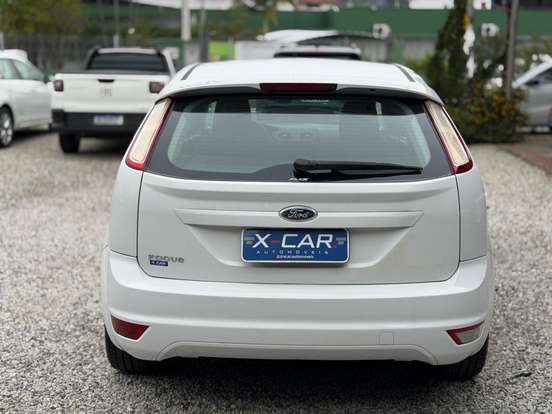 FORD-FOCUS-2012