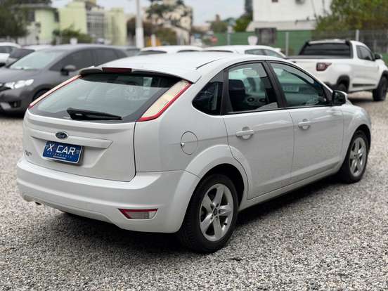 FORD-FOCUS-2012