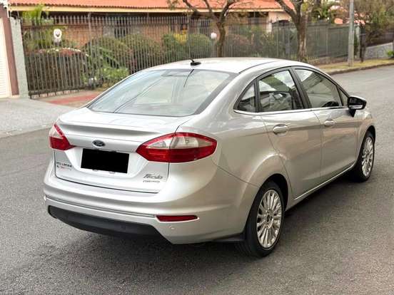 FORD-FIESTA-2014