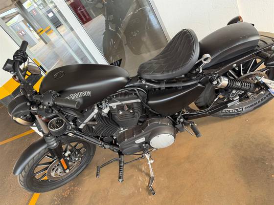 HARLEY-DAVIDSON SPORTSTER IRON 883 