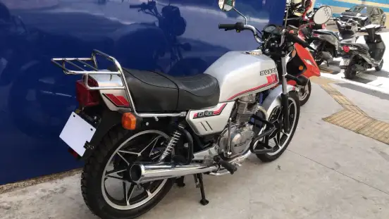 HONDA-CB 400-1982