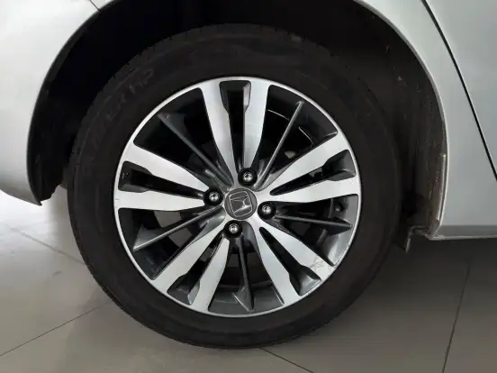 HONDA-FIT-2015