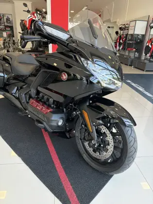 HONDA GL 1800 GOLD WING TOUR 