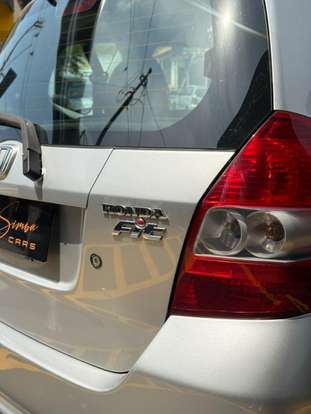 HONDA-FIT-2005
