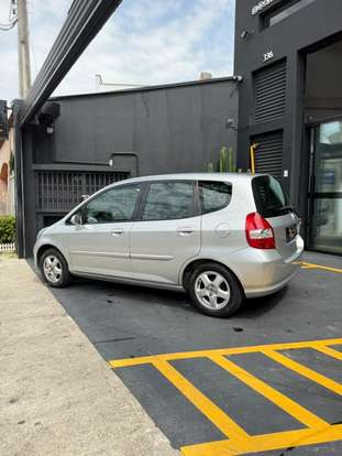 HONDA-FIT-2005