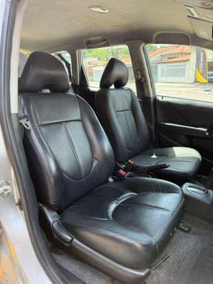 HONDA-FIT-2005